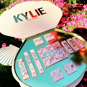 Kylie Cosmetics Makeup - *SOLD* Kylie Under The Sea Shell PR Vault Kylie Cosmetics Makeup - *SOLD* Kylie Under The Sea Shell PR Vault